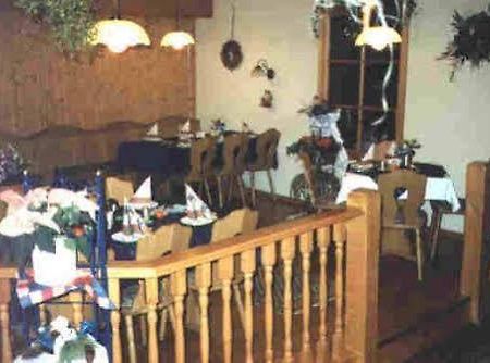 Hotel Restaurant Zur Krone Obersuhl エクステリア 写真