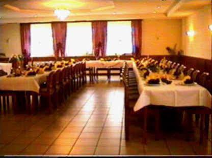 Hotel Restaurant Zur Krone Obersuhl エクステリア 写真