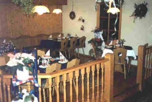Hotel Restaurant Zur Krone Obersuhl エクステリア 写真